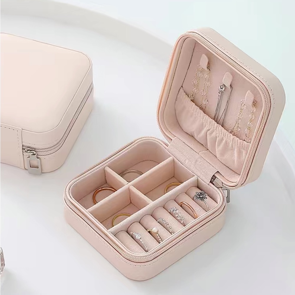 Pink- Pocket jewelry case, PU leather Perfect for travel organizer 3.93 x 3.93 - Picture 9 of 11
